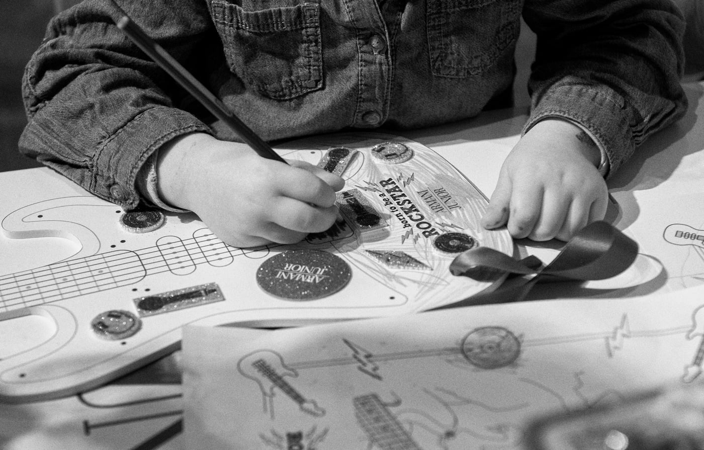 Looking back at the festive faces of Born to be a Rockstar - the Armani Junior Event held at the Emporio Armani Flagship Store in Milan.
Behind the scenes. Riccardo Polcaro, fotografo moda bambino.