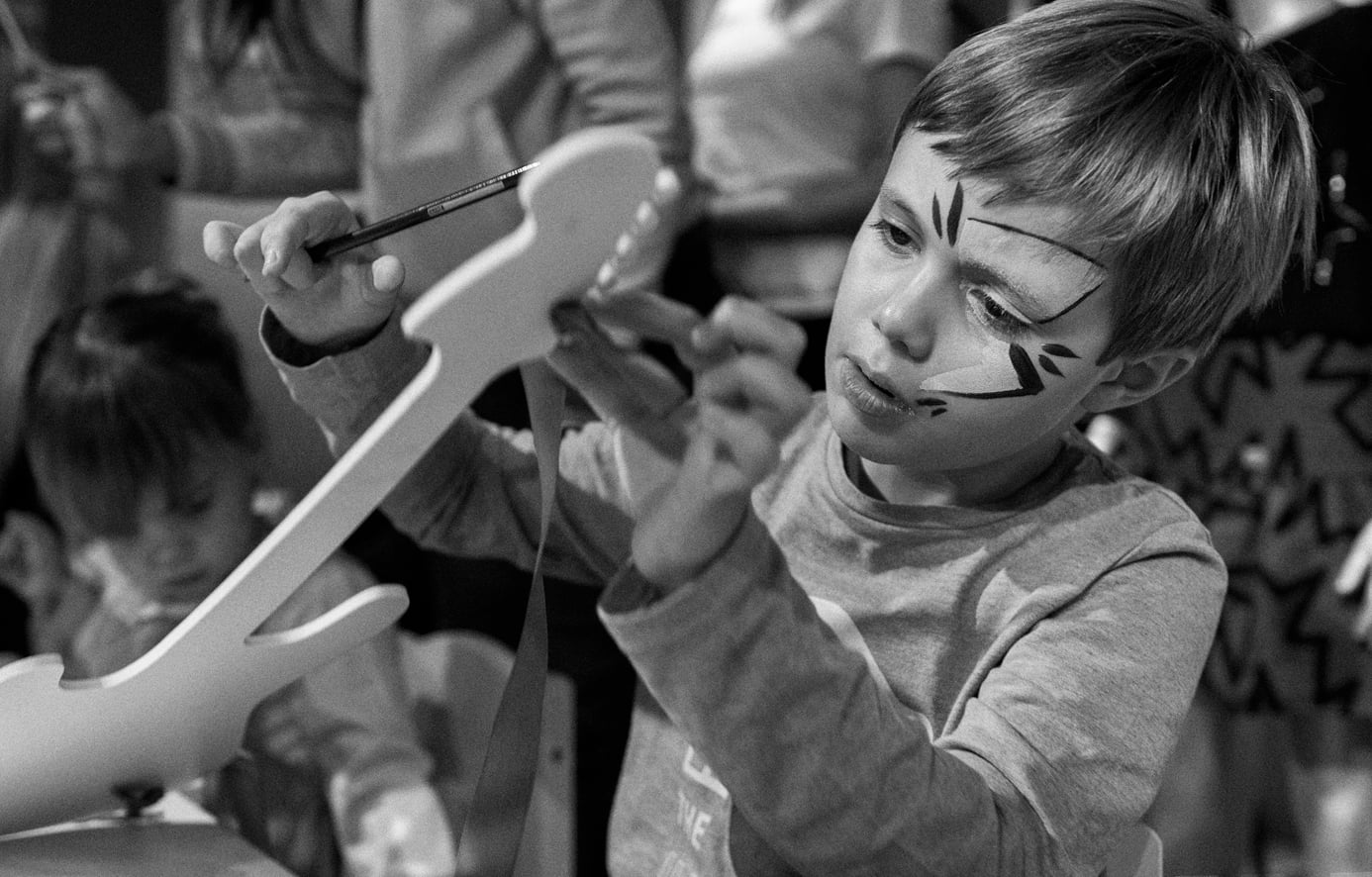 Looking back at the festive faces of Born to be a Rockstar - the Armani Junior Event held at the Emporio Armani Flagship Store in Milan.
Behind the scenes. Riccardo Polcaro, fotografo moda bambino.