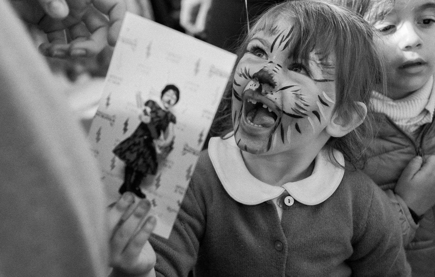 Looking back at the festive faces of Born to be a Rockstar - the Armani Junior Event held at the Emporio Armani Flagship Store in Milan.
Behind the scenes. Riccardo Polcaro, fotografo moda bambino.