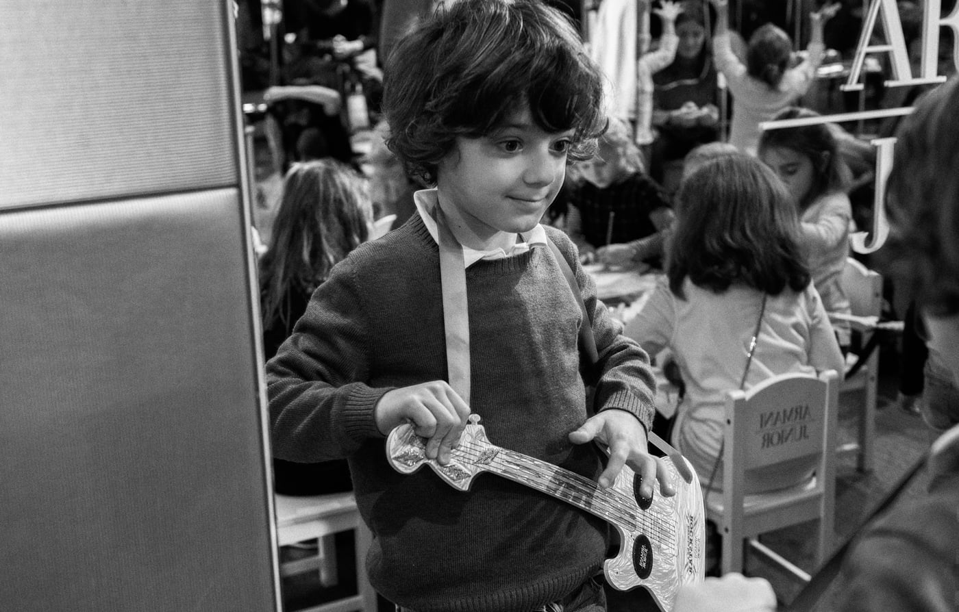 Looking back at the festive faces of Born to be a Rockstar - the Armani Junior Event held at the Emporio Armani Flagship Store in Milan.
Behind the scenes. Riccardo Polcaro, fotografo moda bambino.