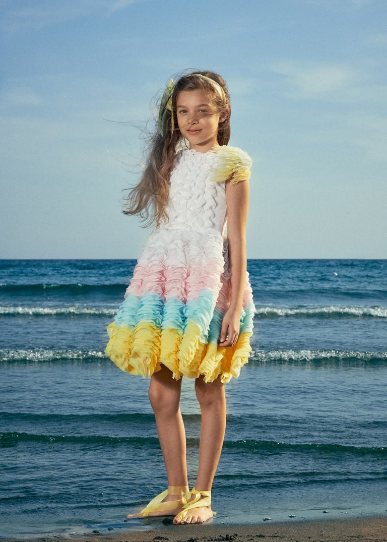 Stefano Cavalleri firma una capsule collection per Gaialuna, gruppo Gruppo Casillo | Kids and junior clothing - Our Brands.
Gli scatti per la campagna fotografica sono stai realizzati dinnanzi al mare di Napoli, dall'alba al tramonto.
Riccardo Polcaro, fotografo moda bambino.